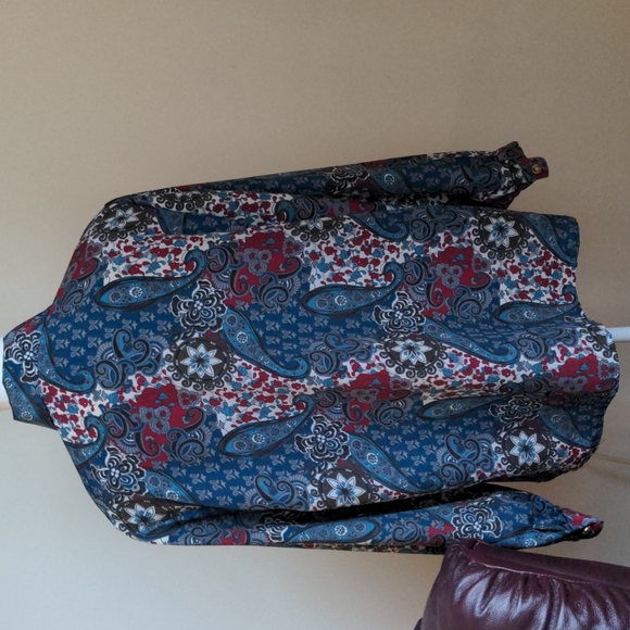 Classic Collection Vintage blouse, size 18, polyester. EUC Button Down. - Picture 5 of 7